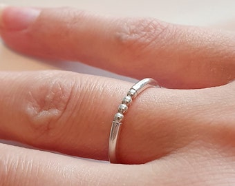 Anillo apilable de plata de ley con cuentas / Joyería minimalista