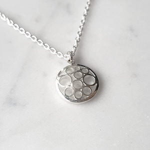 Naszyjnik z okręgiem ze srebra próby 925 | Biżuteria z okręgiem | Geometryczny wisiorek | Ręcznie robiony srebrny wisiorek | Wyjątkowy prezent | Minimalistyczna biżuteria