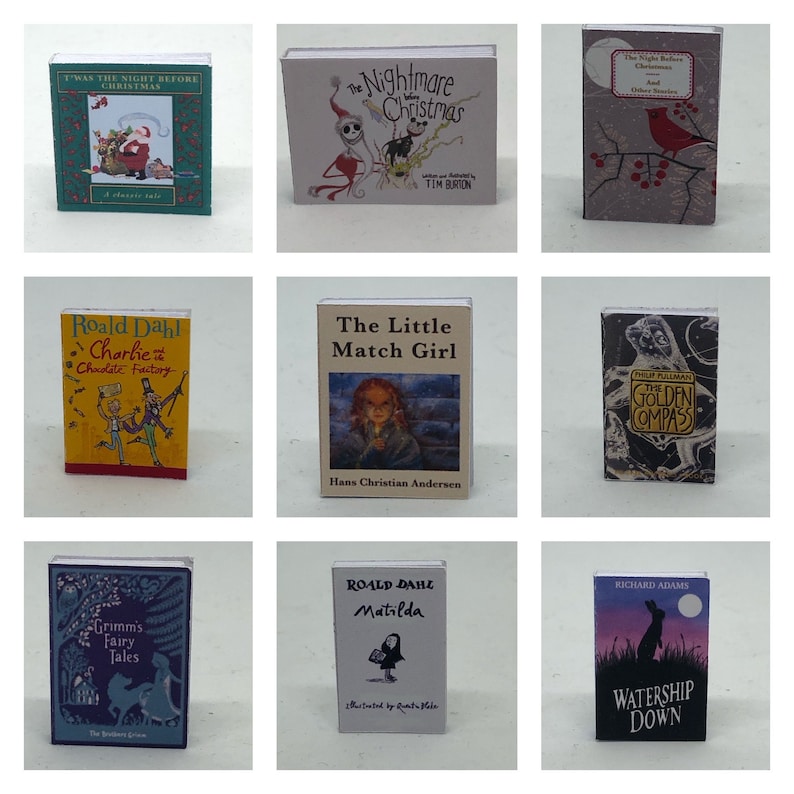 Puede incluir: Una colecci&oacute;n de nueve libros en miniatura con varios t&iacute;tulos, incluyendo "Twas the Night Before Christmas", "The Nightmare Before Christmas", "Charlie y la F&aacute;brica de Chocolate", "La peque&ntilde;a cerillera", "La br&uacute;jula dorada", "Cuentos de hadas de Grimm", "Matilda" y "La colina de Watership Down".