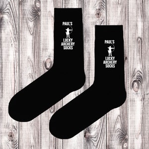 Calcetines personalizados de tiro con arco de la suerte - Tío - Papá - Grandad - Cualquier texto / nombre - Personalizado - Calcetines negros