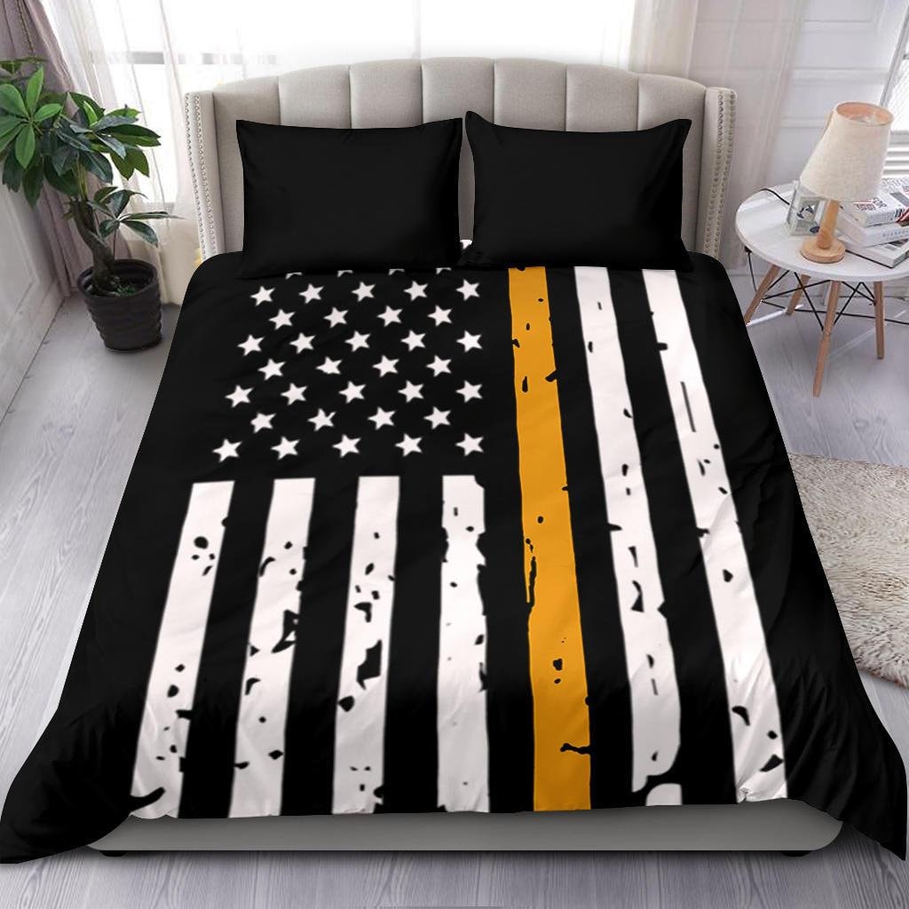 Discover Thin Gold Line Bedding Set