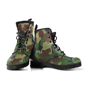 Camouflage Print Leather Boots: Handcrafted Lace-Up Winter Boots