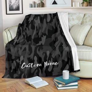 Zwarte camouflage aangepaste naam deken/camouflagedeken/camo fleece deken/camo deken volwassen kind/camouflage minnaar cadeau