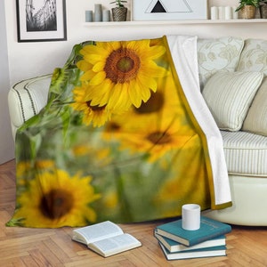 Sunflower Fleece Blanket: Cozy Suede Polyester Throw