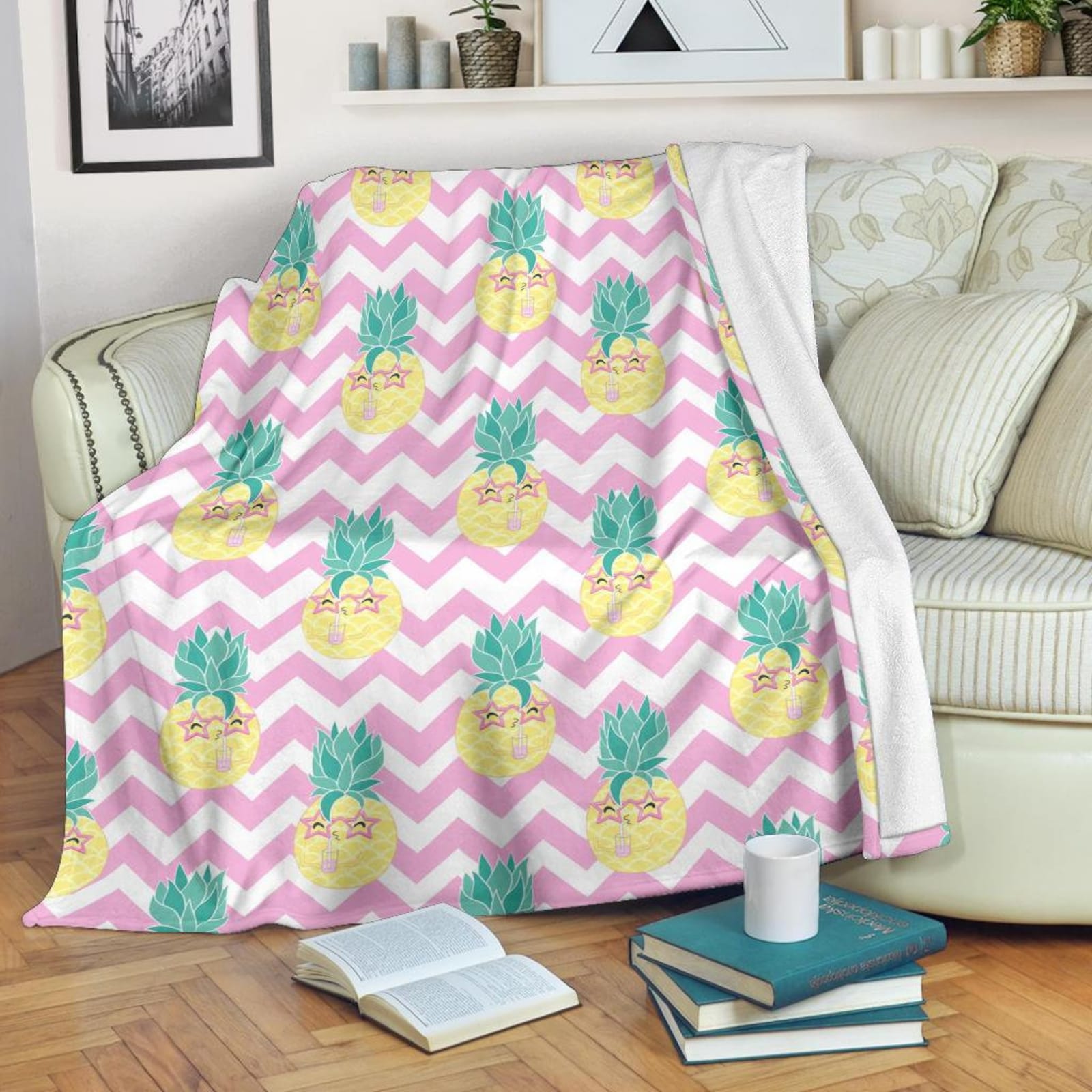 Pineapple Blanket / Pineapple Throw Blanket / Pineapple Fleece Blanket / Pineapp - Picture 1 of 3