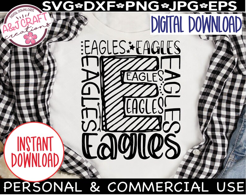Może przedstawiać: Biały T-shirt z czarnym wzorem, na kt&oacute;rym wielokrotnie widnieje napis "Eagles". Wz&oacute;r składa się z słowa "Eagles" w r&oacute;żnych rozmiarach i stylach, przy czym litera "E" jest największa i najbardziej widoczna. Wz&oacute;r jest umieszczony centralnie na koszulce i otoczony białą ramką.