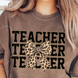Luipaard leraar strik png, noodlijdende leraar sublimatie, schattige leraar shirt transfer png, trendy grafische leraar, stijlvolle leraar esthetiek