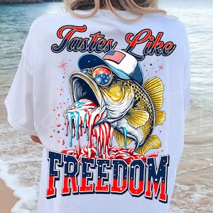 Sabe a libertad (Png), camiseta de pesca de lubina del 4 de julio (Png), diseño de sublimación de pez patriótico, diseño de camiseta de pesca para el 4 de julio (Png)