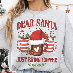 Caffè di Natale Png, Caro Babbo Natale Porta Solo Caffè Png, Stagione Accogliente Png, È La Stagione Png, Download Del Design Di Sublimazione Della Maglietta Di Natale