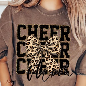 Cheer Mom PNG, Game Day Cheer Mama Design, Cheer Squad Mom Shirt Print, Distressed Cheerleading Graphic, Varsity Cheer Mom Sublimatie