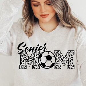 Svg maman aînée, léopard de maman aînée - Svg guépard, Svg de maman de football, Svg de chemise de maman de football, Svg de maman de football, PNG, Eps, Dxf, Pdf Vector Clipart