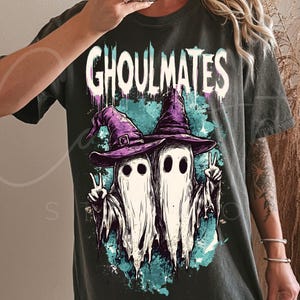 Compañeros fantasma de Halloween (PNG), diseño de camiseta de sublimación de amigo fantasma a juego, Amistad espeluznante (PNG), Símbolo de la paz grunge, Gráfico de dúo espeluznante