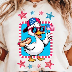 4. Juli Ente PNG - Patriotische Cartoon-Ente mit Hotdog und Flagge, lustiges USA-Sublimationsdesign, Unabhängigkeitstag Clipart für Hemden