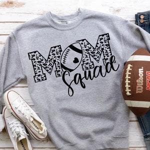 Fußball Mom Squad Schneidedatei, Fußball Mom Squad Dateien für Cricut - Cut - Aufbügeln, Silhouette Datei, Fußball Vektor