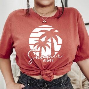 Vibraciones de verano Svg, Palmera Svg, Diseño de camisa de verano para mujer Archivo de corte Svg para Cricut, Archivo de corte Silhouette Dxf Png Eps Descarga instantánea