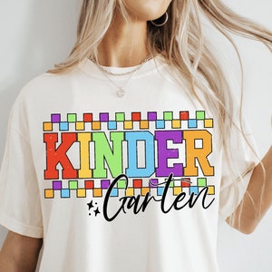 Maestra de jardín de infantes retro PNG, camiseta de maestra PNG descarga digital, decoración del aula, gráfico de enseñanza, linda maestra clipart sublimación
