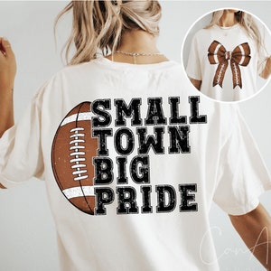 Grande fierté d'une petite ville (PNG), Jour de match de football (PNG), Coquette rétro (PNG), Fierté de sa ville natale (PNG), T-shirt png avec sublimation de la saison des touchés