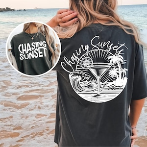 Chasing Sunsets Svg Png, Retro Summer Vibes Svg, Beach Vibes Svg Cut, Cricut, File di stampa per maglietta a sublimazione Png File digitale Download immediato