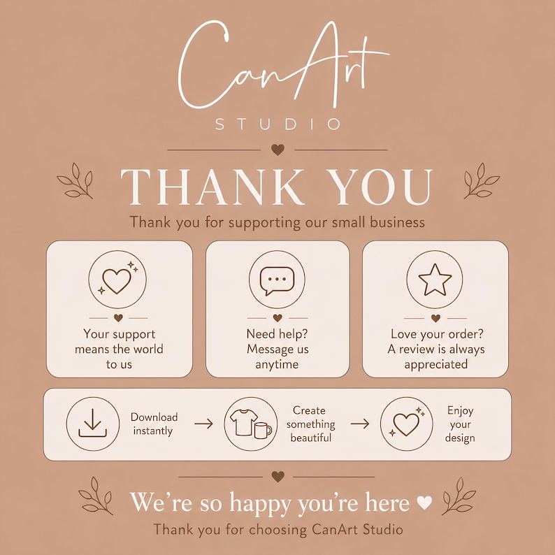 Puede incluir: Una tarjeta informativa de color canela con texto e iconos blancos. Presenta el logotipo de CanArt Studio, un mensaje de agradecimiento e instrucciones para descargas digitales con iconos de coraz&oacute;n, burbuja de chat, estrella, flecha, camiseta y taza.