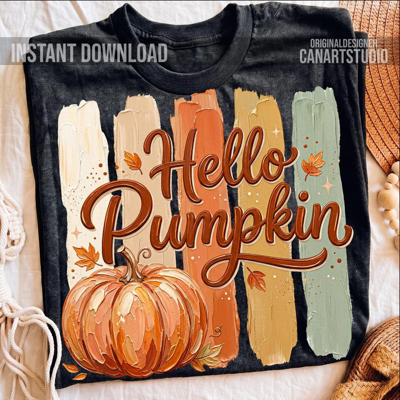 Puede incluir: Camiseta negra con un dise&ntilde;o de tem&aacute;tica oto&ntilde;al. El dise&ntilde;o presenta las palabras "Hello Pumpkin" en marr&oacute;n, una gran calabaza naranja y pinceladas verticales en varios colores oto&ntilde;ales. Tambi&eacute;n son visibles las palabras "Instant Download" y "Original Designer CanArtStudio".