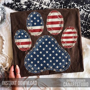 Imagen PNG de huella de perro con efecto patchwork / Estampado patriótico del 4 de julio / Sublimación para amantes de los perros en rojo, blanco y azul