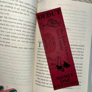 Marcapáginas inspirado en Alastor Hazbin Hotel, regalo para amantes de los libros, marcapáginas único, accesorio de lectura, regalo para fanáticos de los dibujos animados.