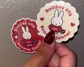 Calcomanía Boomer Sooner para fanáticos de Oklahoma: pegatinas mate y brillantes inspiradas en el conejito Miffy. Regalo de Boomer Sooner para fútbol americano universitario.