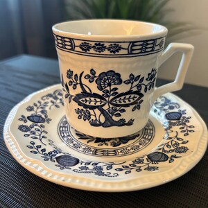 Vintage Kensington English tea cup and saucer blue onion design. Set of 10