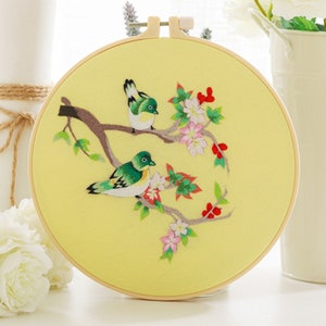 bird&#39;s Embroidery Kit beginner, Beginner Embroidery kit, Bird embroidery kit cross stitch, Hand Embroidery Kit, Needlepoint, yellow fabric