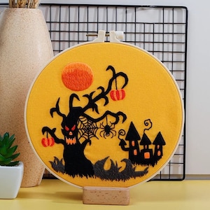 Halloween Embroidery Kit beginner, Beginner Embroidery kit, Modern embroidery kit cross stitch, Hand Embroidery Kit, Needlepoint, DIY Kit