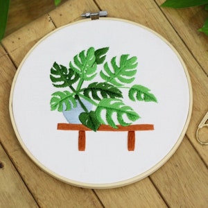Embroidery kit Beginner | Beginner Embroidery | Modern Embroidery | Flowers Embroidery Full Kit with Needlepoint Hoop| DIY Craft Kit