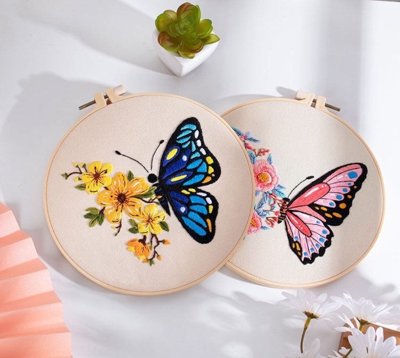 Kit de bordado de mariposas para principiantes, kit de bordado a mano de plantas modernas florales con patrón, kit completo con kit de manualidades DIY con aro de punta de aguja imagen 9