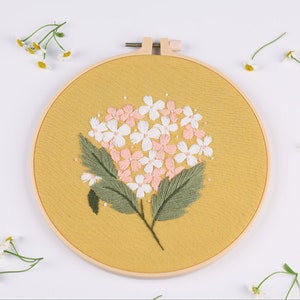 Embroidery kit Beginner | Beginner Embroidery | Modern Embroidery | Flowers Embroidery Full Kit with Needlepoint Hoop| DIY Craft Kit