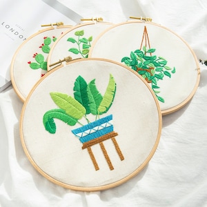 Embroidery Kit For Beginner floral | Modern Embroidery Kit with Pattern | Flowers Embroidery Full Kit with Needlepoint Hoop| DIY Craft Kit