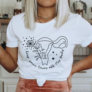Gardez vos lois hors de ma chemise corporelle, Droits des femmes, Protéger les droits des femmes, Vêtements pour femmes, Chemise féministe, Pro Choice, Chemise minimaliste image 1