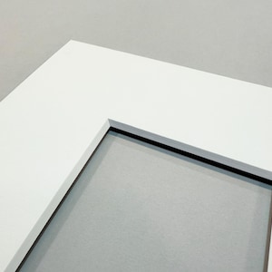 Marco de fotos personalizado de 8 capas con paspartú / Variedad de colores / Apertura personalizada / Conservación de archivo libre de ácido / Bisel profundo de doble grosor Soft White
