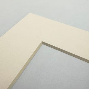 Marco de fotos personalizado de 8 capas con paspartú / Variedad de colores / Apertura personalizada / Conservación de archivo libre de ácido / Bisel profundo de doble grosor Tan