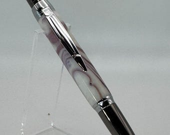 Bolígrafo moderno con mecanismo giratorio en blanco con espirales moradas
