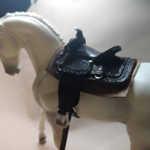 1:9 scale saddle for breyer horses and modles. (Horse not included.)