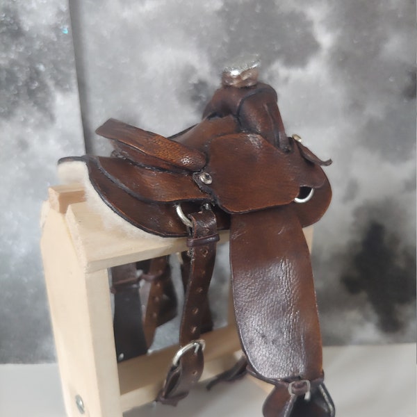 NEW traditional wade ranch saddle 1:9 scale