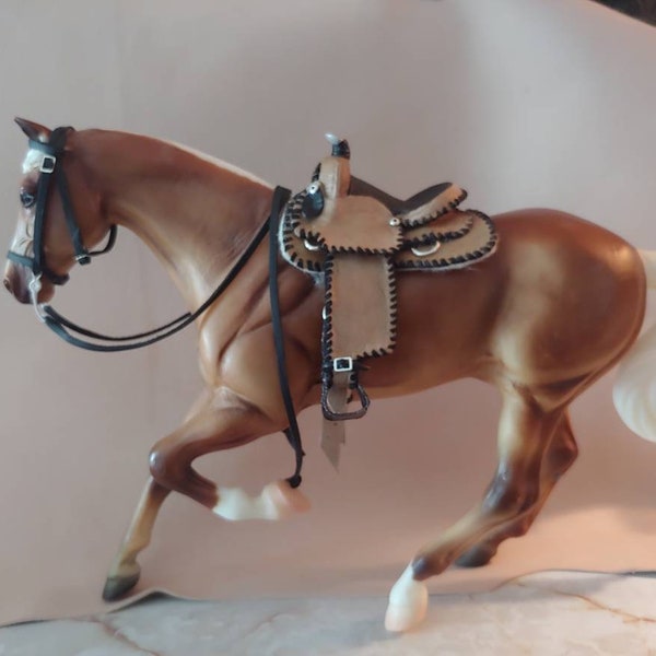 Traditional 1:9 Western saddle and bridle set. (Horse and stand not included.)