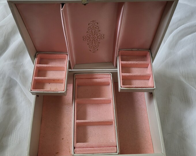 Vintage Mele Cream Jewelry Box With Pink Velvet Interior Etsy