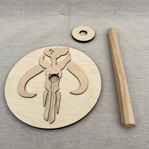 Mythosaur Signet Wood Helmet Stand v1