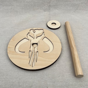 Mythosaur Signet Wood Helmet Stand v2