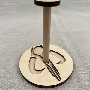 Bo-Katan Signet Wood Helmet Stand v2