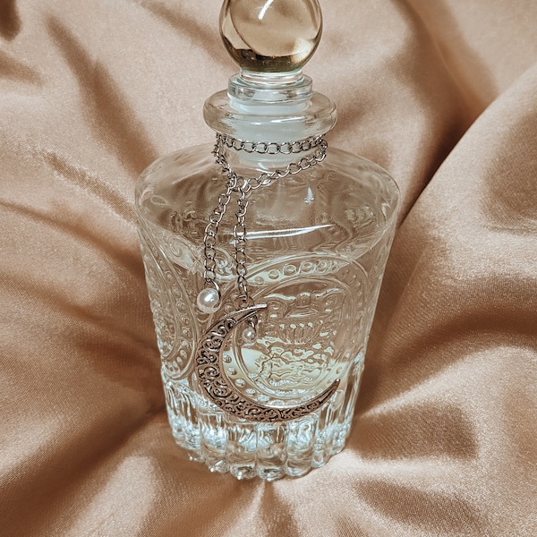 Celestial Moon Water Decanter - Infuse Your Water with Lunar Magic | Includes Instructions and 12 Rituals  | Surprise Crystal Inside