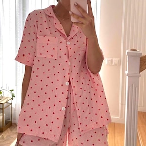 Pijama de algodón orgánico de doble gasa, suave y transpirable.