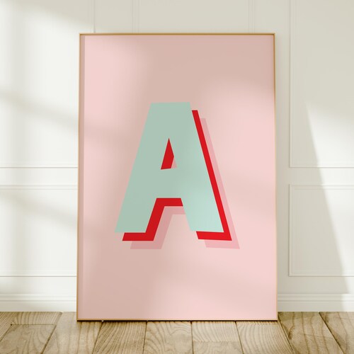 Affiche artistique avec initiale colorée : Décoration murale