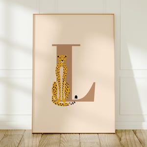 Stampa artistica da parete con lettere leopardate: decorazione neutra personalizzata per la cameretta dei bambini