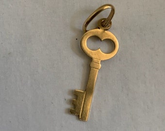 Vintage 1970s 18k Italian Gold Key Charm Pendant